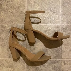 Womens Tan heels Size -7